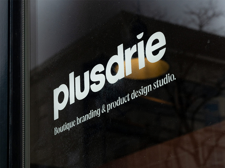plusdrie logo - Hofboog
